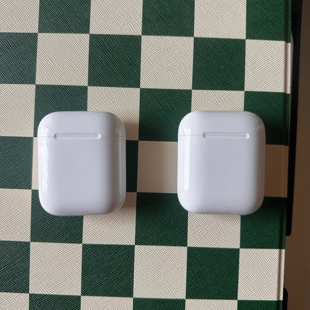 Apple AirPods (2nd generation)